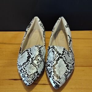 New Musshoe Women's 9.5‎ Snakeskin Patterned Flats - Black & White